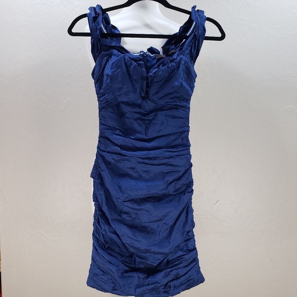 BCBG MAXAZRIA ruched sleeveless cocktail dress J14